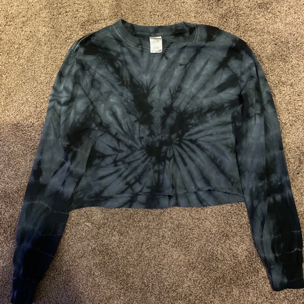 Black tie die crop tee